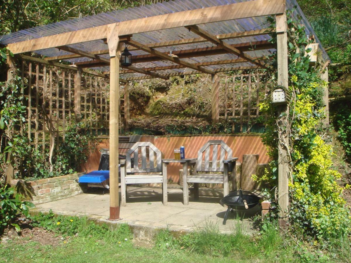 'Morris' The Shepherd'S Hut With Woodland Hot Tub Carmarthen Exterior photo